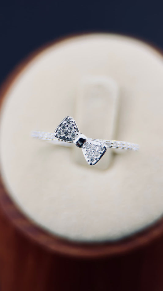 Anillo lazo con circonias en plata italiana 925