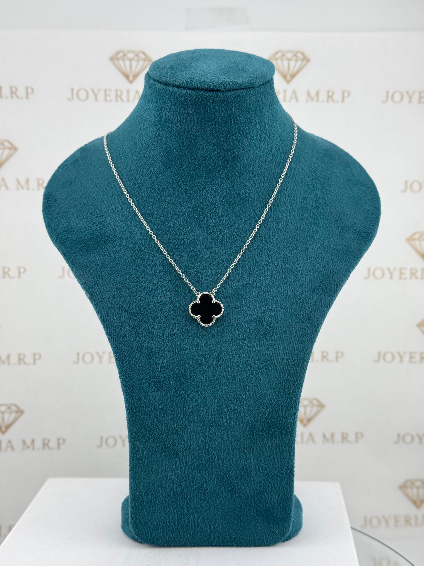 Gargantilla Trébol Negro – Plata 925 con Baño de Rodio