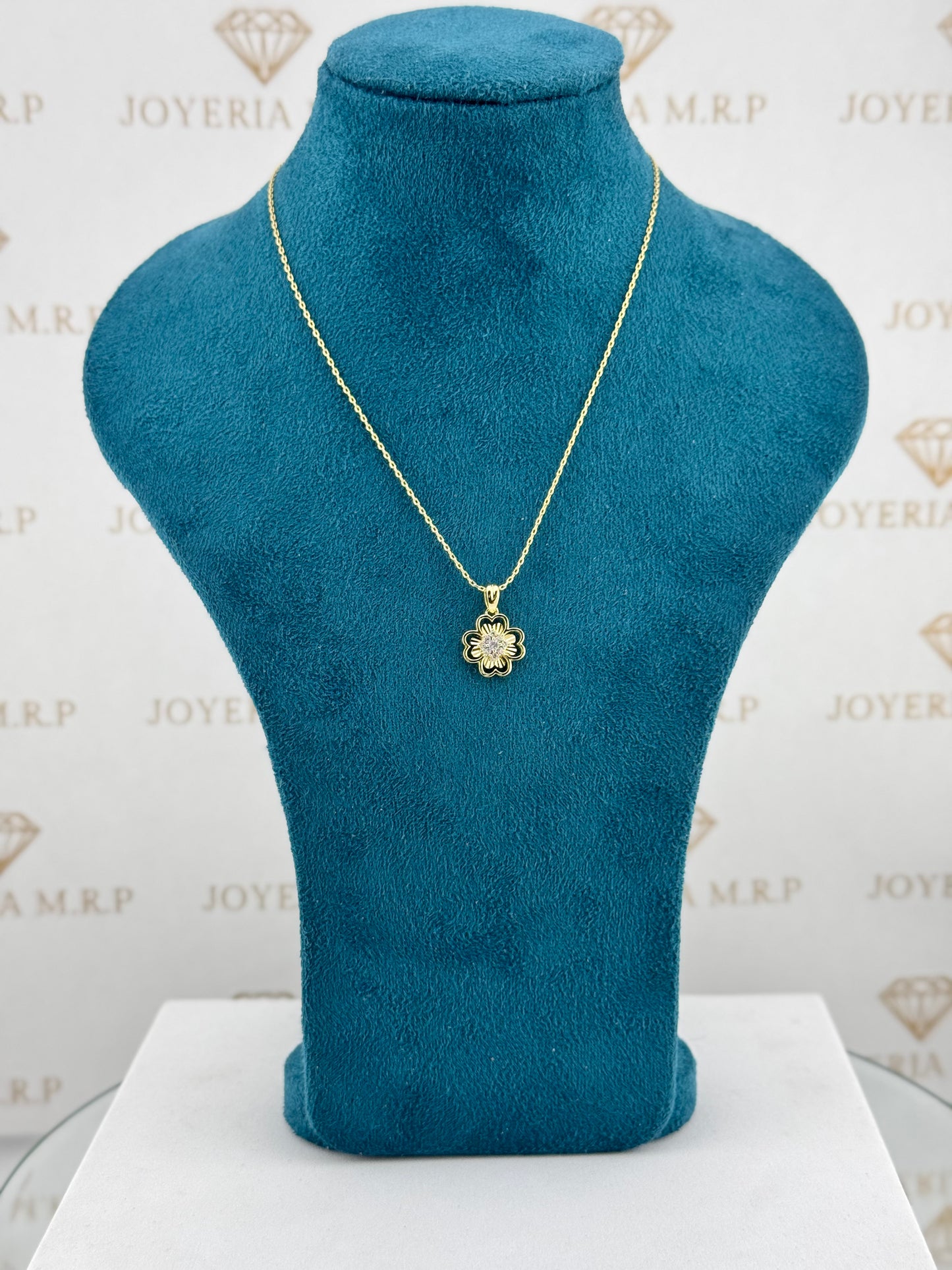 Gargantilla Flor Brillante Elegance – Plata 925 Bañada en Oro