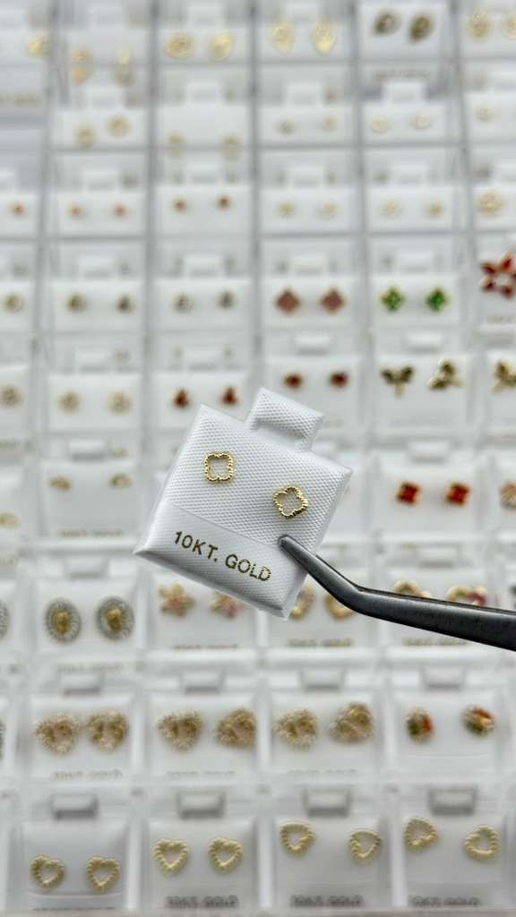 Aretes flor calada en Oro 10K