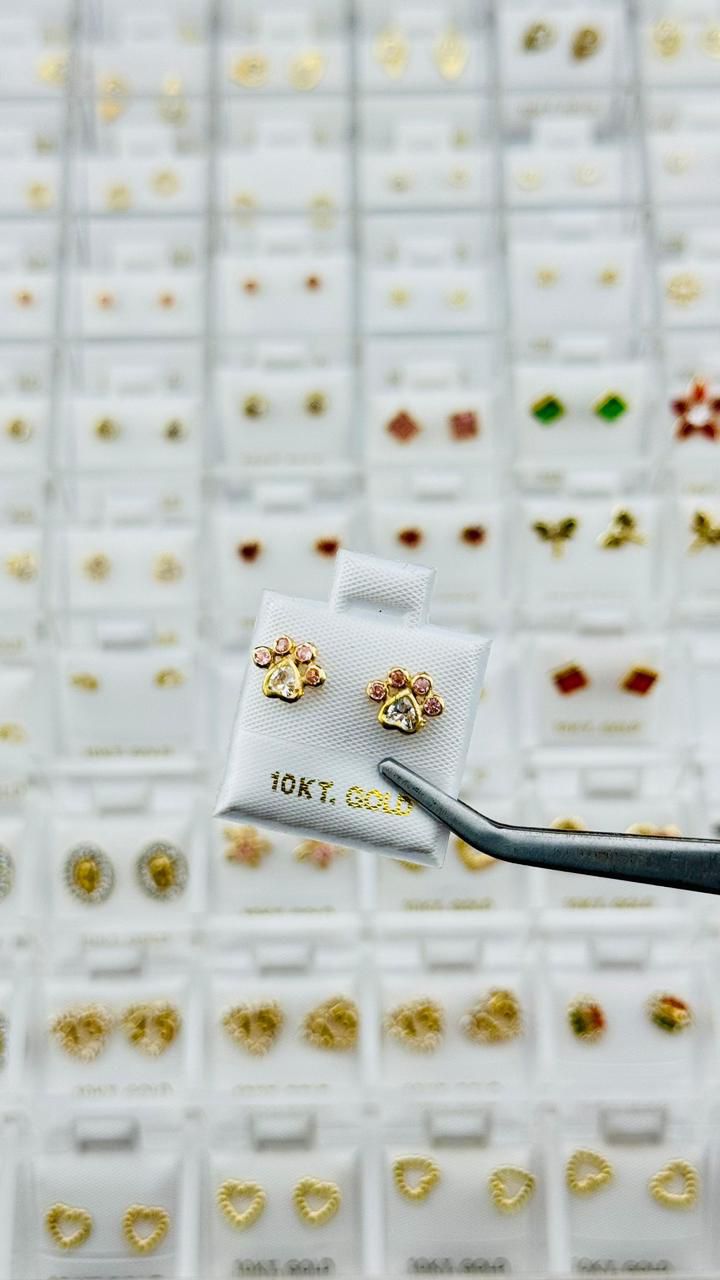 Aretes huellita con piedras rosadas en Oro 10K