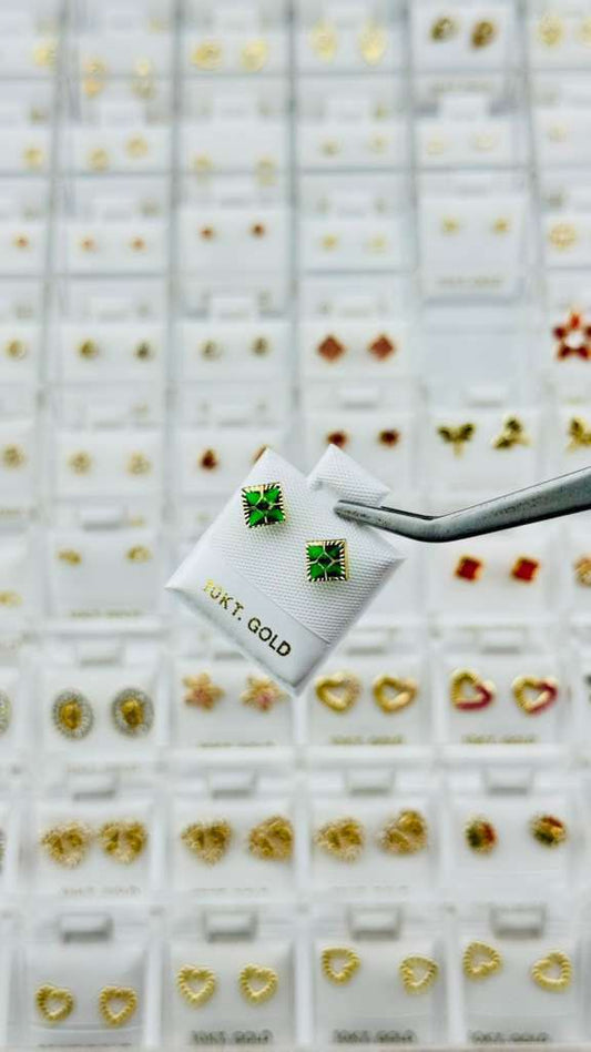 Aretes cuadrados con piedra verde en Oro 10K