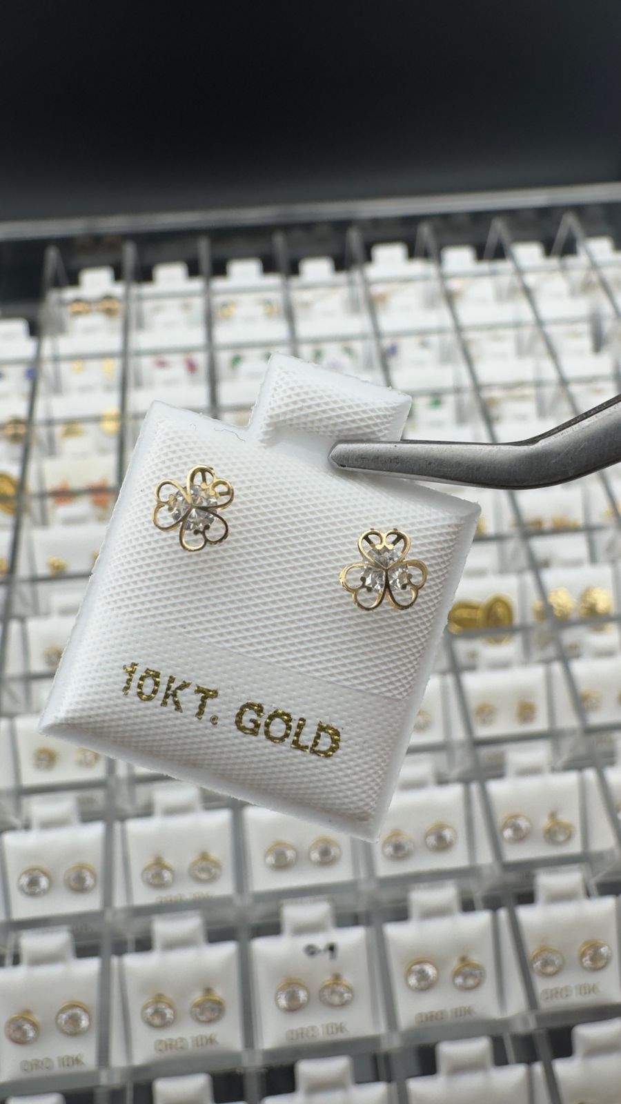 Aretes trébol con circonias en Oro 10K