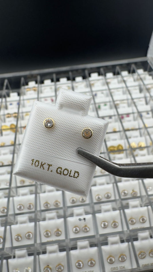 Aretes con circonia redonda en Oro 10K