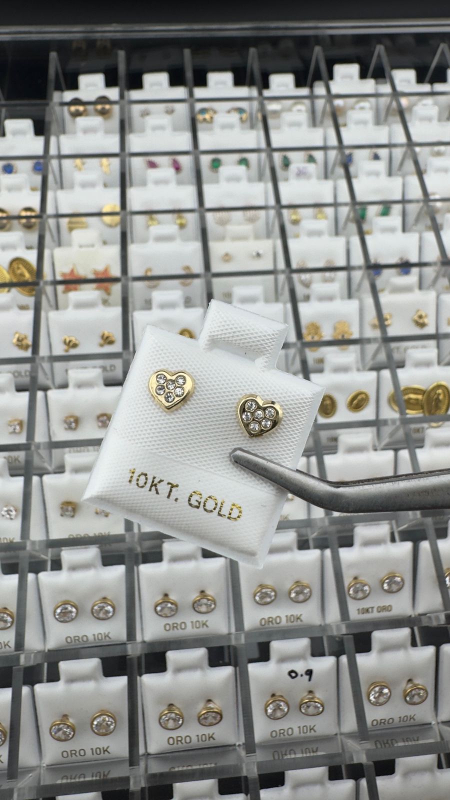 Aretes de corazón con circonias en Oro 10K