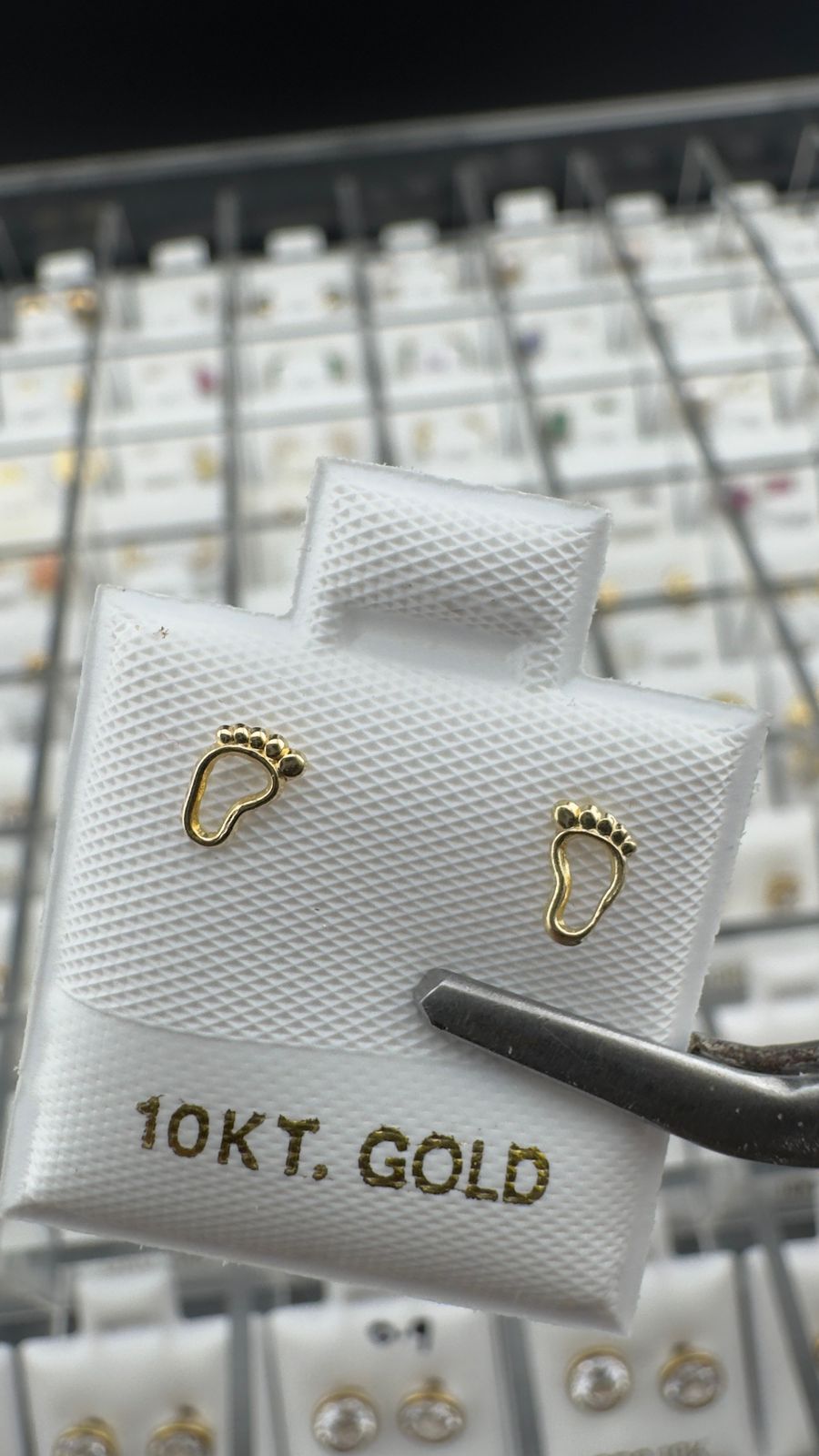 Aretes huellitas en Oro 10K