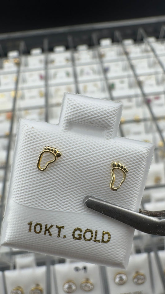 Aretes huellitas en Oro 10K