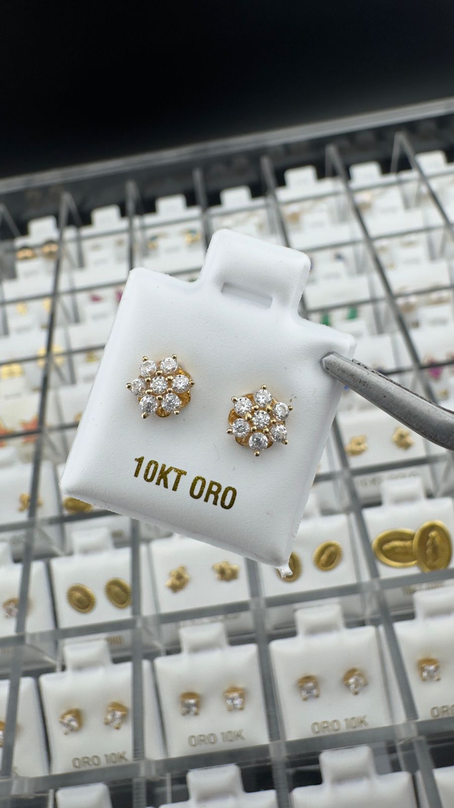 Aretes flor de circonias en Oro 10K