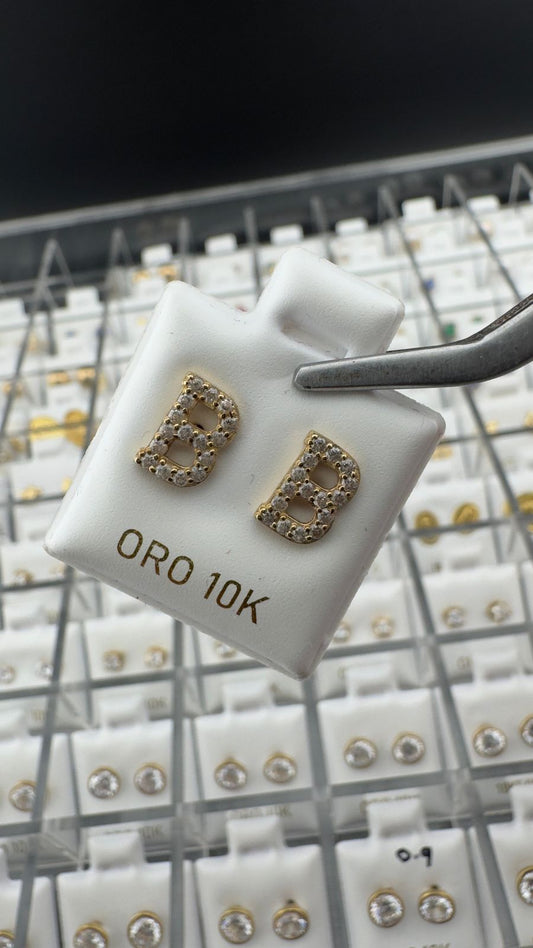 Aretes inicial “B” con circonias en Oro 10K