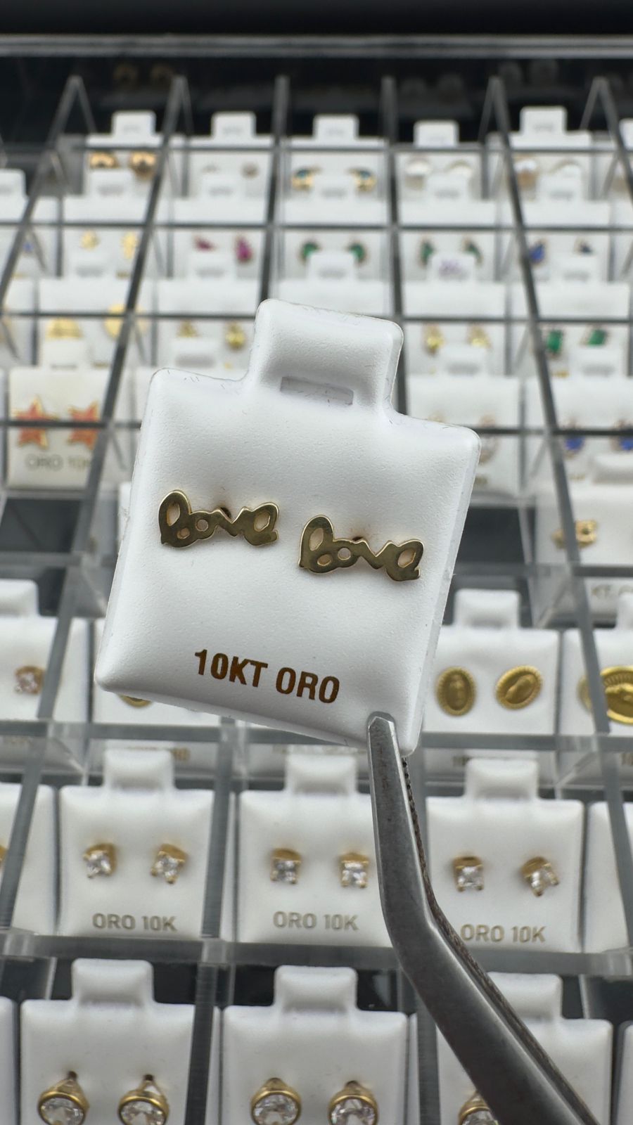 Aretes “Love” en Oro 10K