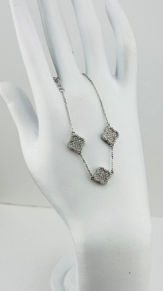 Pulsera Minimalista Tres Tréboles de Zirconia