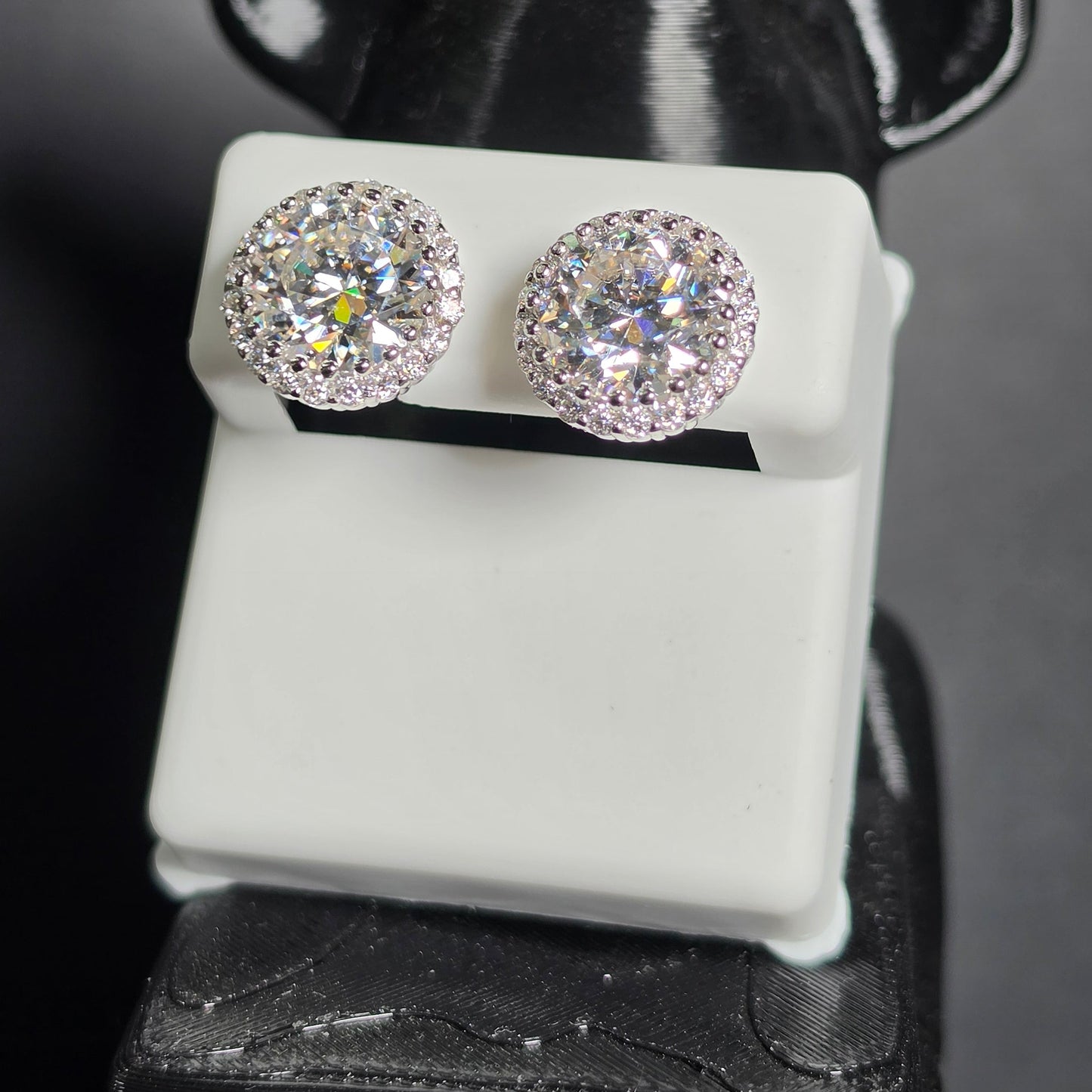 Aretes Halo Signature 6.62 CTW con Moissanita VVS en Plata 925