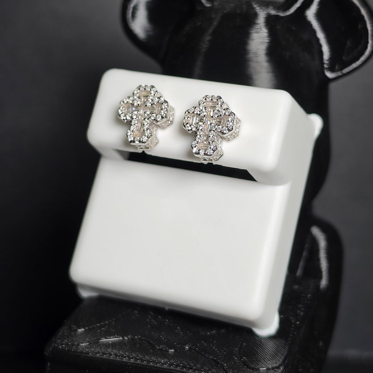 Aretes Cruz Imperial 0.88 CTW con Moissanita VVS en Plata 925