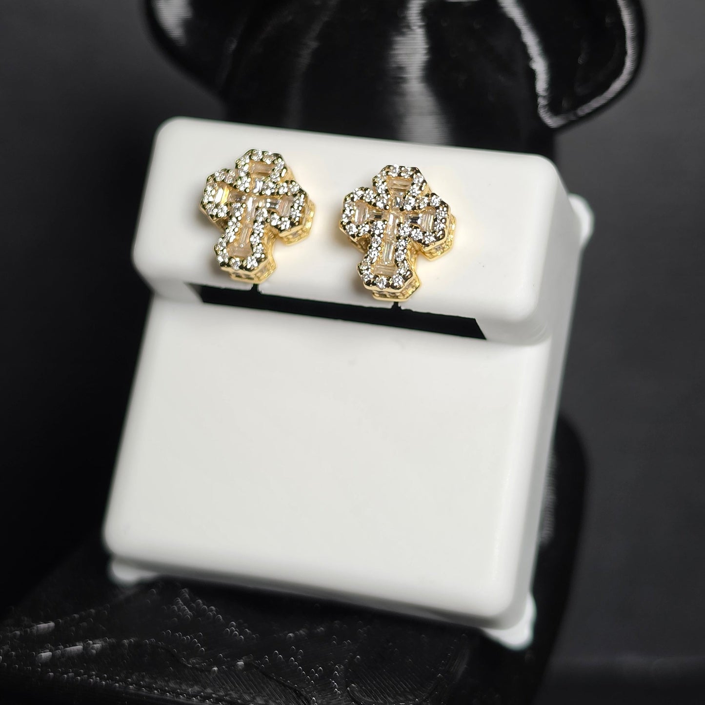Aretes Cruz Imperial 0.88 CTW con Moissanita VVS en Plata 925